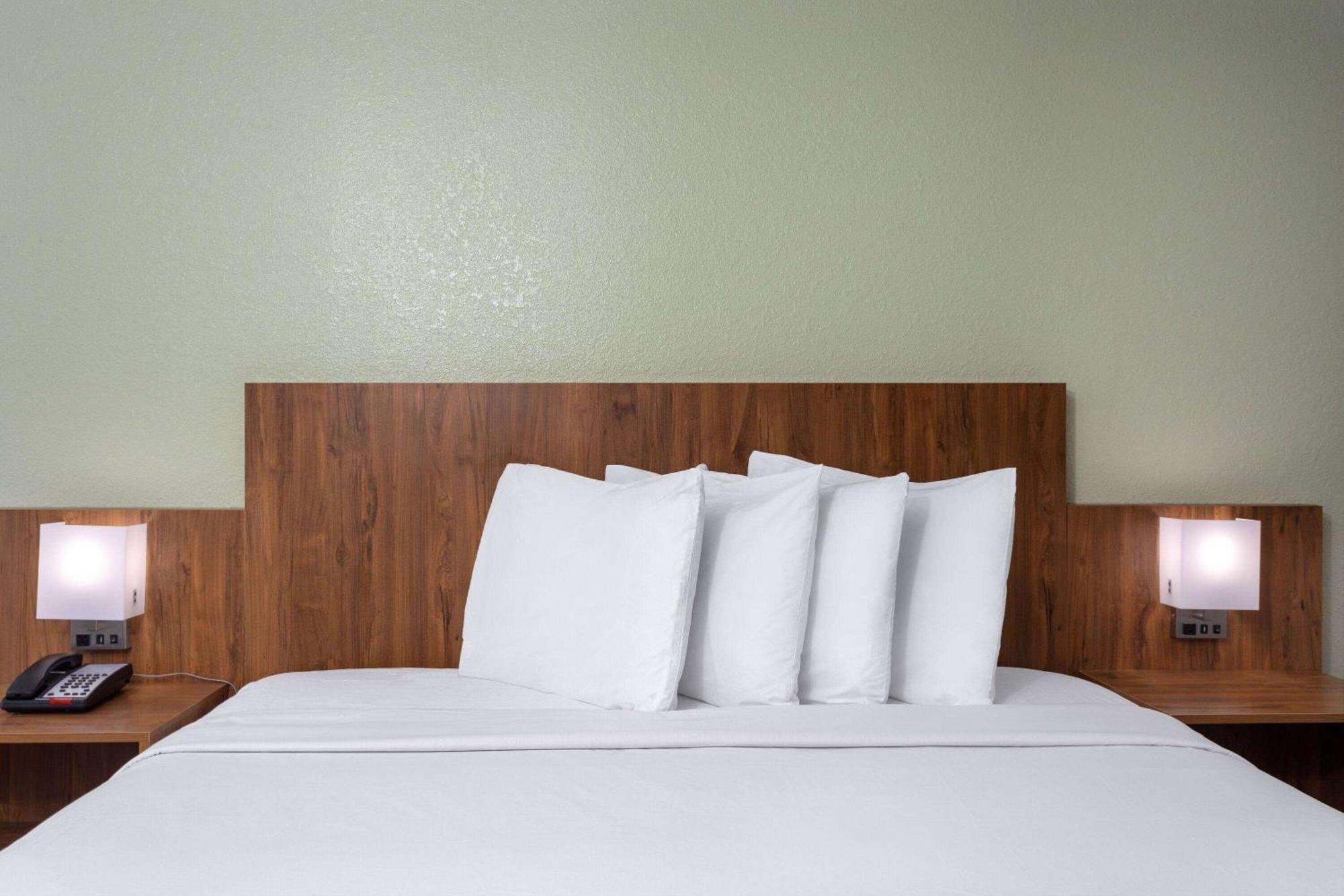 Ramada By Wyndham Near I-4 Altamonte Springs