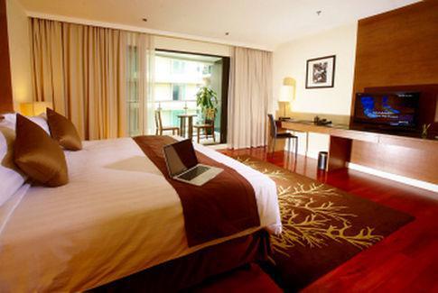 Ramada By Wyndham Near I-4 Hotel